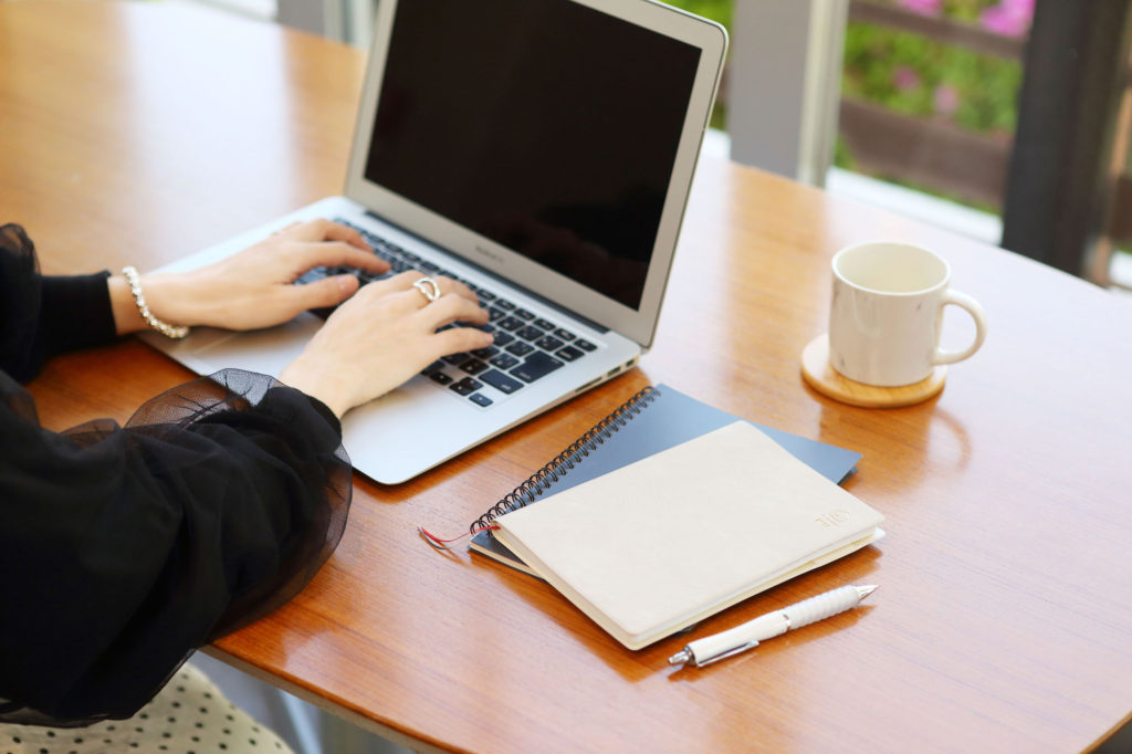 "ブレない私"になる！『私らしさ手帳2022』サイズイメージ_ベージュ